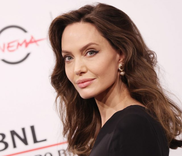 Ослепительный выход: Анджелина Джоли с детьми на красной дорожке «Вечных» в Риме