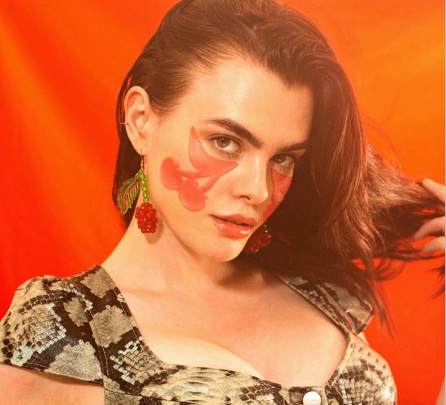 От отеков и темных кругов: самые эффективные жидкие патчи