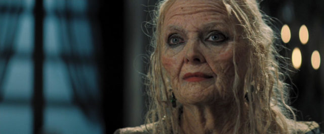 Отказ от SPF и сон на животе: привычки, от которых появляются морщины