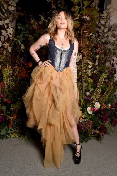 Папина копия: наследница Майкла Джексона поразила подписчиков своими нарядами