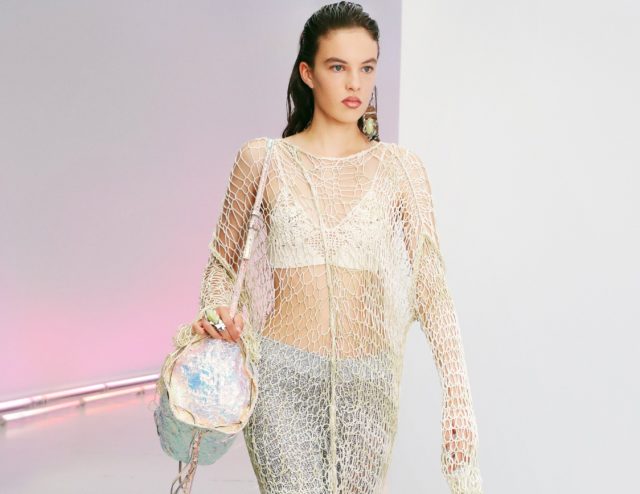 Прозрачные брюки и платье из сетки на показе Acne Studios