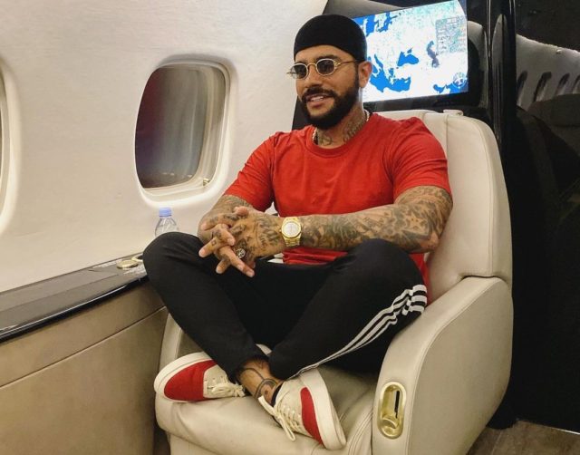 Раздражает: пользователи раскритиковали Тимати за покупку дорогих кроссовок