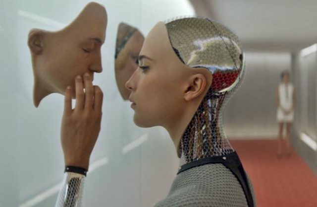 Срок годности пластических операций: когда нужно обновлять грудь и нос