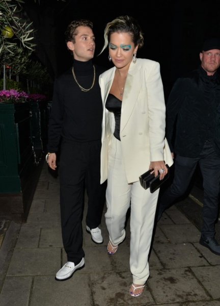 Страстный поцелуй: бывшую возлюбленную Бруклина Бекхэма и сына Джуда Лоу заметили вместе