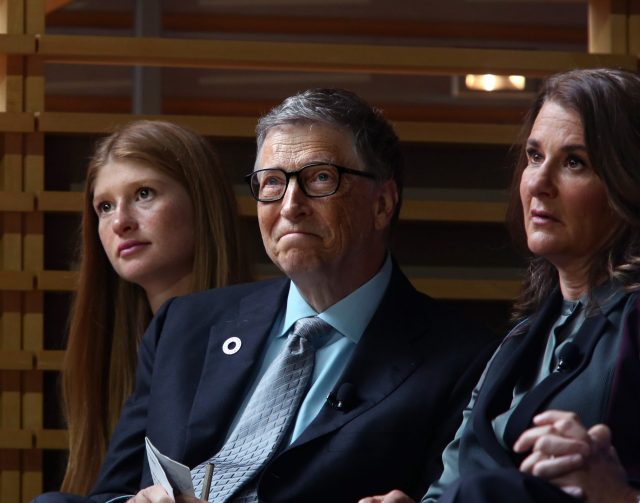 В кружевном платье: первые фото со свадьбы дочери Билла Гейтса