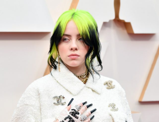 В шортах и открытом топе: теперь все знают, как выглядит фигура Билли Айлиш 