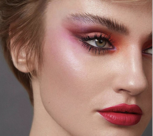 Все просто: как с помощью макияжа создать эффект наращенных ресниц 