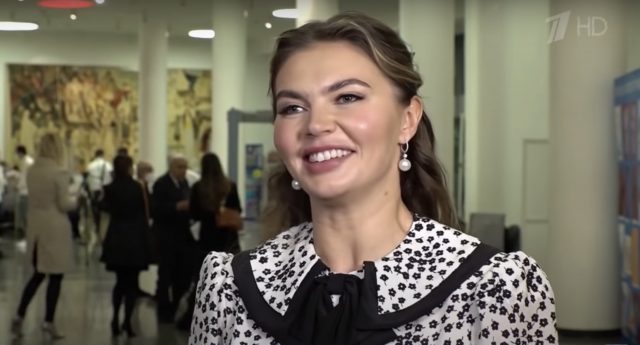 Алина Кабаева впервые за долгое время вышла в свет и получила «спортивный Оскар»