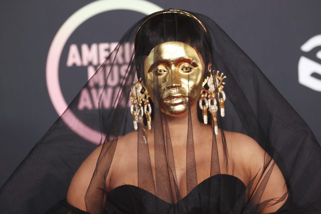 American Music Awards 2021: Карди Би в золотой маске, Måneskin – в смокингах, Дженнифер Лопес без Бена Аффлека, а BTS – главный триумфатор года