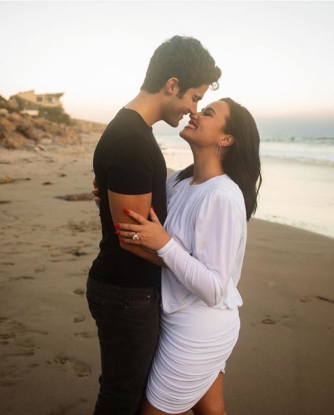 Бывший жених Деми Ловато обвинил певицу в хайпе на их разрыве