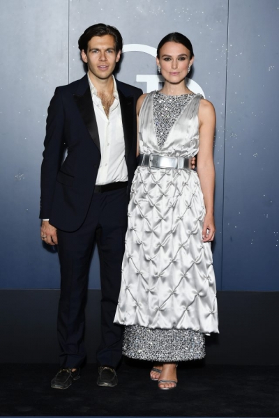 «Чувствую себя ужасно»: Кира Найтли вместе с мужем и детьми заболели коронавирусом