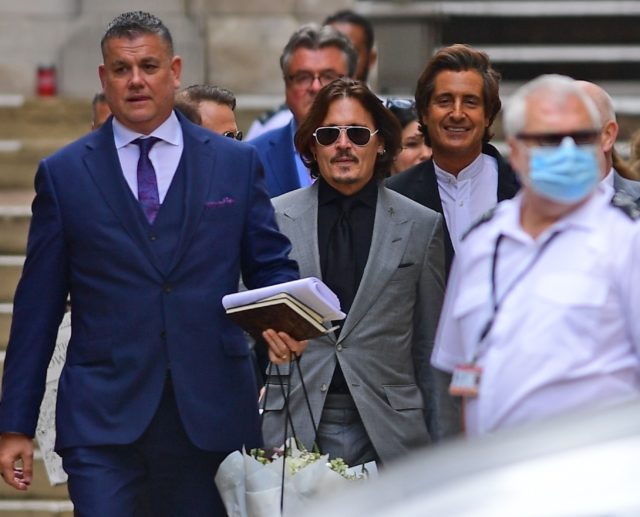 Цифра с семью нулями: сколько Джонни Депп получит за фильм «Фантастические твари»