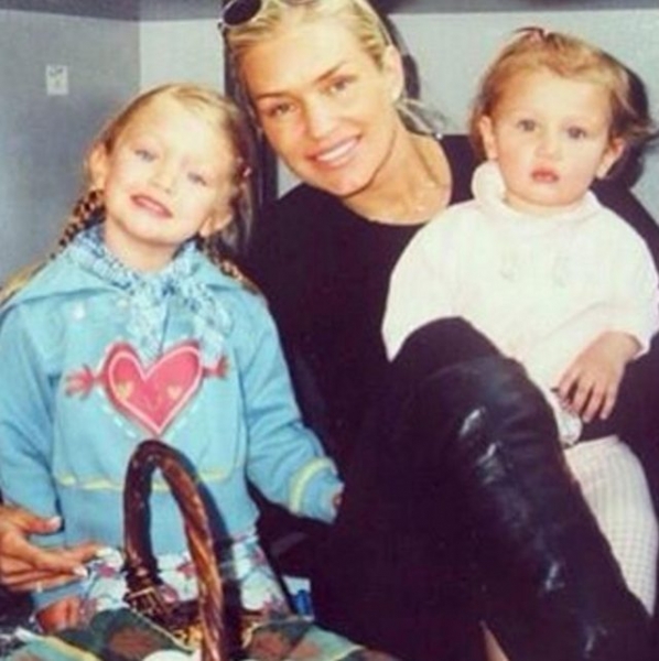 День матери: редкие фото героев PEOPLETALK с родителями