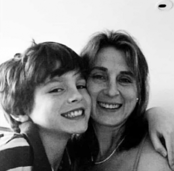 День матери: редкие фото героев PEOPLETALK с родителями