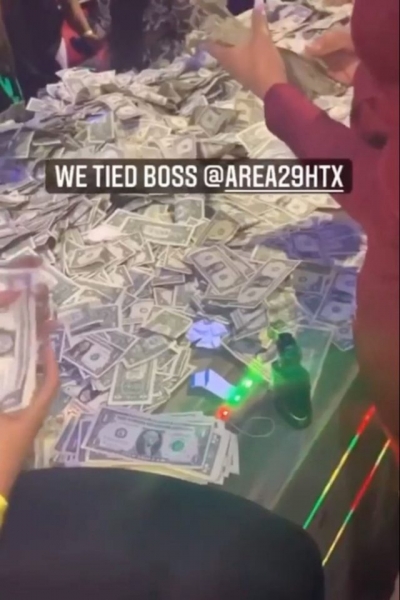 Drake разбросал 1 миллион долларов в клубе сразу после трагедии на Astroworld 