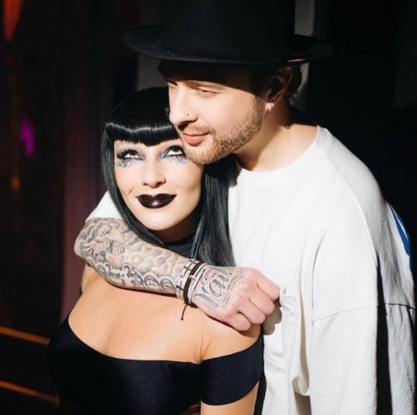 Егор Крид целуется с Настей Ивлеевой: что связывает звезд? 