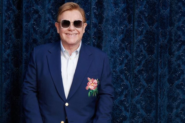 Элтон Джон выпустит первую коллекцию солнцезащитных очков