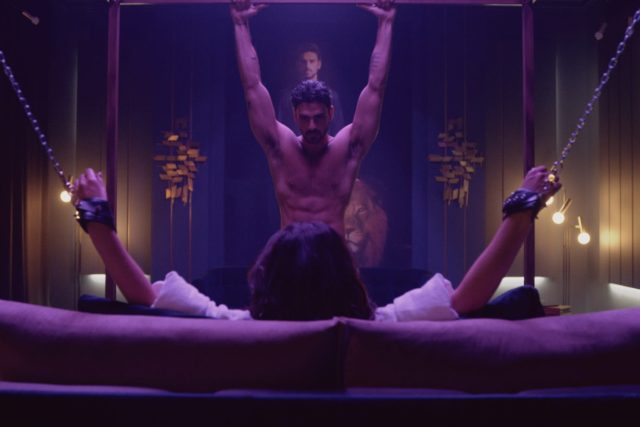 Идеальные парни, переизбыток романтики и постельные сцены: как фильмы про любовь нас обманывают