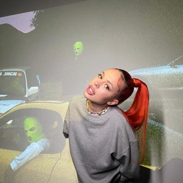 Инстасамку могут привлечь к уголовной ответственности из-за текстов ее песен