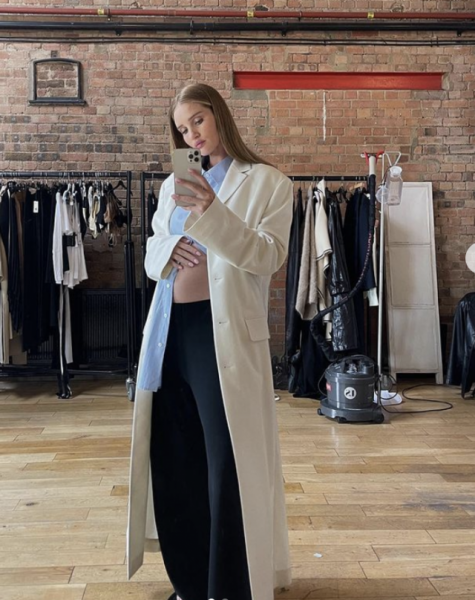 «Я оплакивала свою старую жизнь»: Роузи Хантингтон-Уайтли впервые рассказала о трудностях материнства