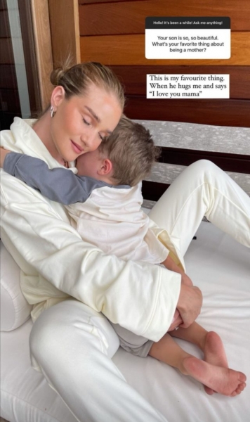 «Я оплакивала свою старую жизнь»: Роузи Хантингтон-Уайтли впервые рассказала о трудностях материнства