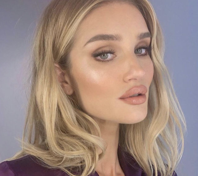 Каскад на средние волосы: как выбрать форму и укладывать любимую стрижку Роузи Хантингтон-Уайтли 