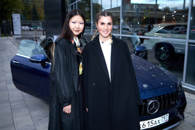 Mercedes-Benz x PEOPLETALK: Лаура Джугелия узнает о последних тенденциях моды и разбирается в осознанном потреблении