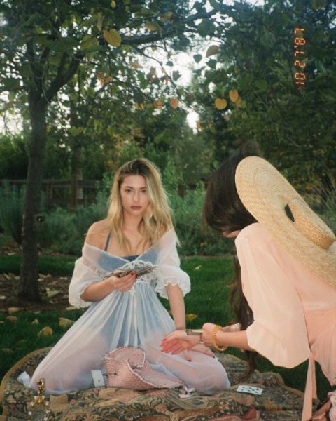 Младшая дочь Стива Джобса: как выглядит и чем занимается 