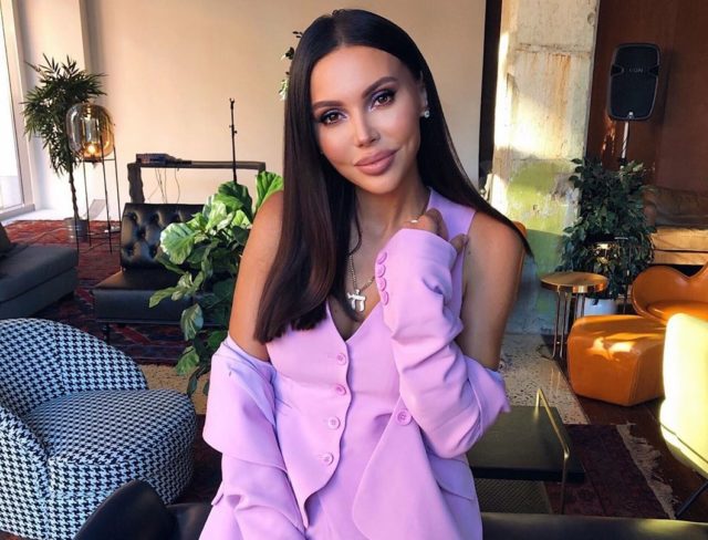 Мне всё равно: Оксана Самойлова резко ответила на критику своей косметики