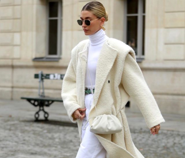 На каждый день недели: повторяем повседневные образы Хейли Бибер