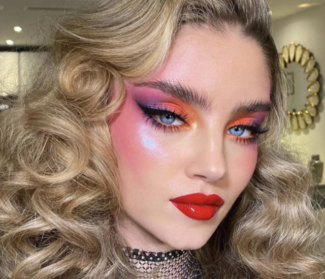 На все случаи жизни: как наносить жидкие румяна и какие выбрать