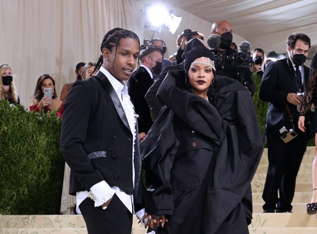 Не девушка, а мечта: Рианна вместе с толпой поет на концерте A$AP Rocky