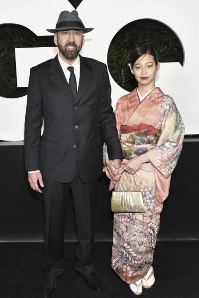 Николас Кейдж с молодой женой и Том Холланд с младшим братом: как прошло вручение премии GQ «Человек года»