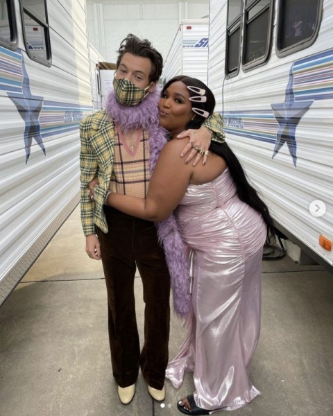 Новый роман? Что происходит между Гарри Стайлзом и Лиззо 