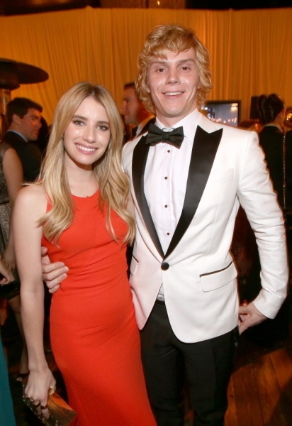 Новый роман? Эмма Робертс пришла на свадьбу Пэрис Хилтон с лучшим другом Бритни Спирс