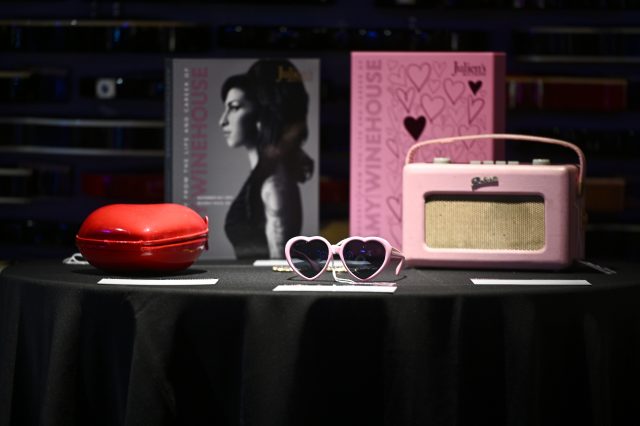 Платье Эми Уайнхаус продано за 243 тысячи долларов