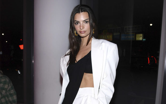 «Почему я не кричала?»: Эмили Ратаковски подверглась насилию в 15 лет