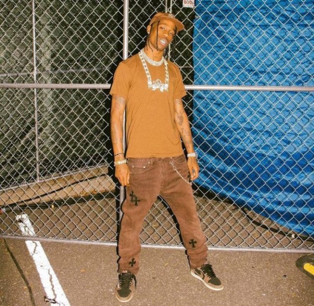 «Подо мной было не менее 10 человек»: очевидцы рассказали, что на самом деле произошло на выступлении Трэвиса Скотта