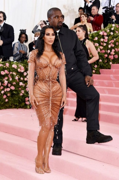 Пытается вернуть семью: Канье поделился фотографией с Ким