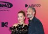 Романтика на красной дорожке: редкий выход Риты Оры и Тайки Вайтити на премии MTV
