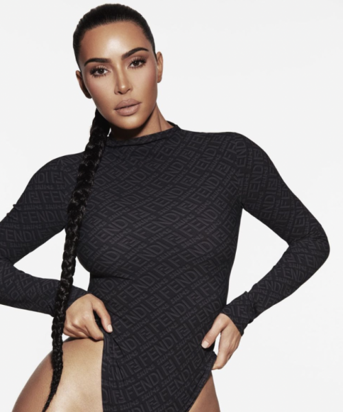 Сболтнула лишнего: как Ким Кардашьян опозорилась на свадьбе близкого друга - PEOPLETALK