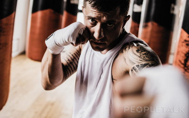 Сериал «В клетке» потерял 1.5 миллиона из-за избиения Прилучного