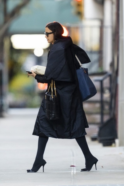 Снова вместе? Ирина Шейк отправляется в гости к Брэдли Куперу в маленьком чёрном платье