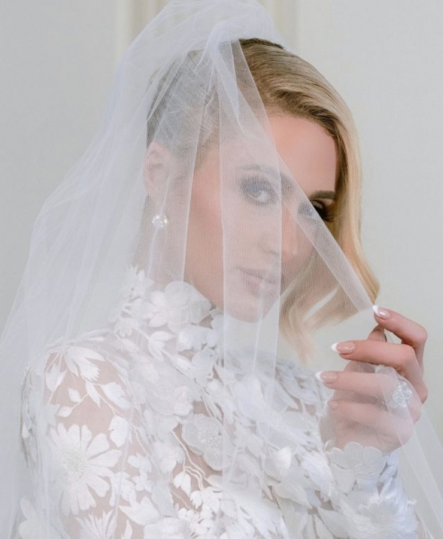 Стилист Пэрис Хилтон рассказал, как повторить ее свадебную прическу