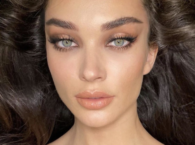 Сыворотки, средства для сужения пор и хайлайтер: чем заменить базу под макияж