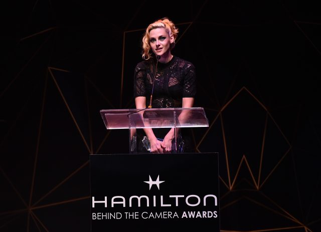 В прозрачном платье: Кристен Стюарт появилась на кинопремии 