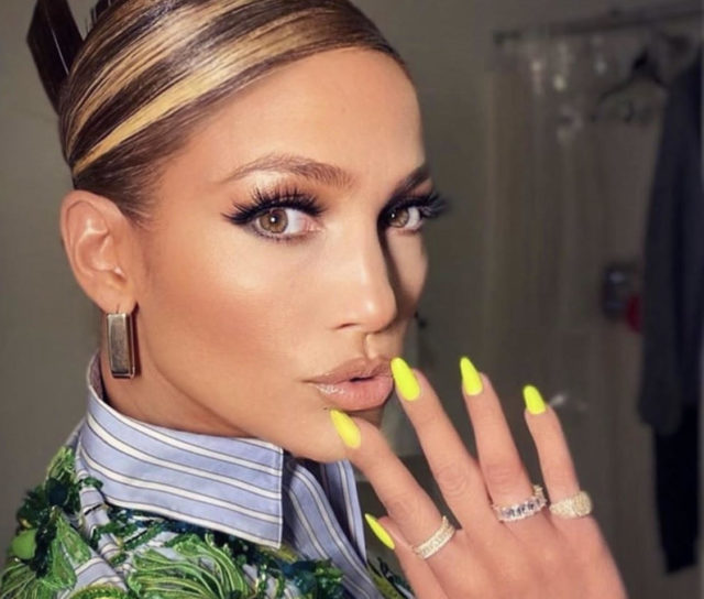 «Вы готовы сиять?»: Джей Ло анонсировала запуск своей косметики