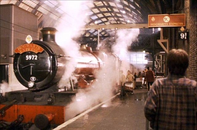 Из Петербурга в Хогвратс: в северной столице появилась платформа 9 и 3/4