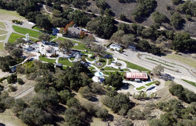 Легендарную усадьбу Майкла Джексона «Неверленд» продали за бесценок