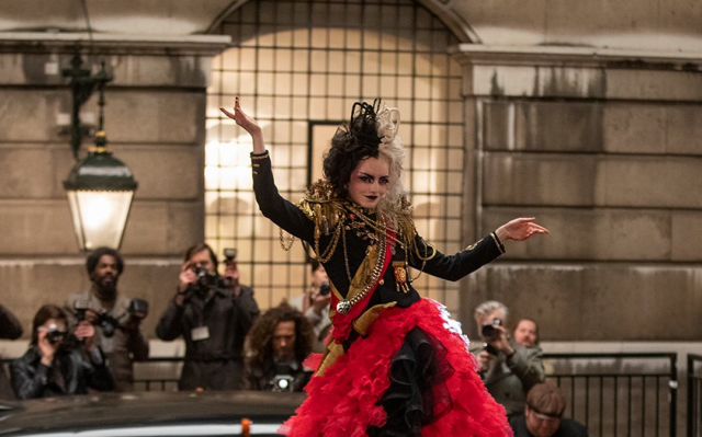 Платье Круэллы, двухметровый торт и звездные гости: как дочка Филиппа Киркорова встретила 10-летие 